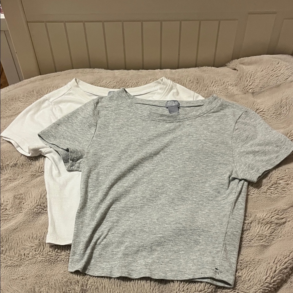 Tilly's Gray and White Short Sleeve Tees    2 pack- small hole on grey shirt